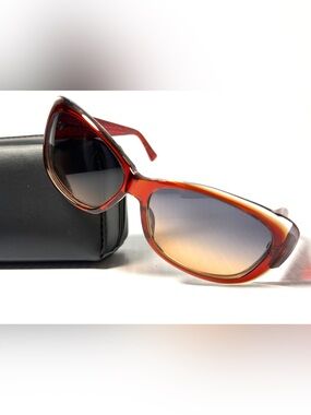 Kata Women's Red Tortoiseshell Gradient Lens Sunglasses